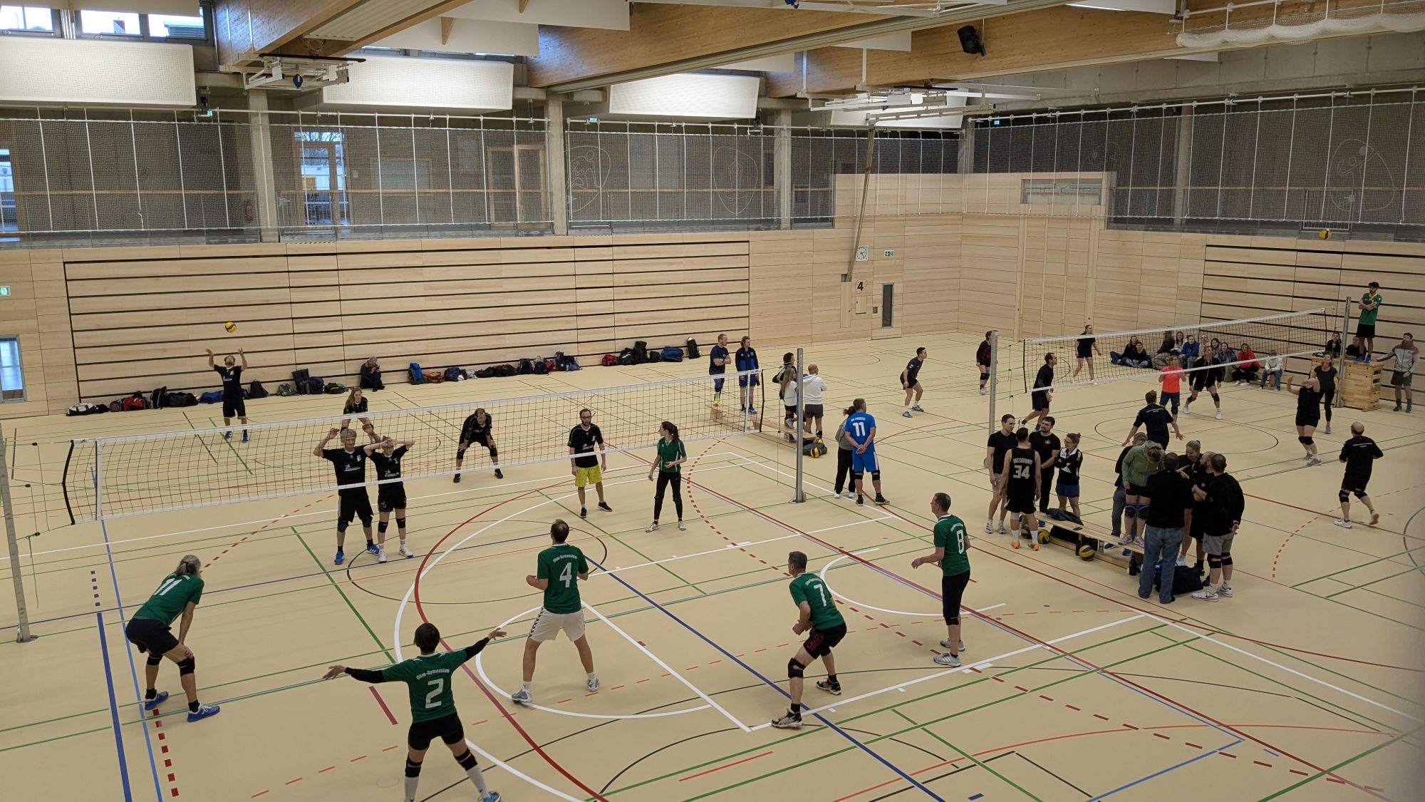Mannschaftssport in einer Sporthalle in Erlangen